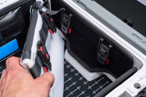 CRD_ACC_066_crdbag_grid-divide_carry-on_10